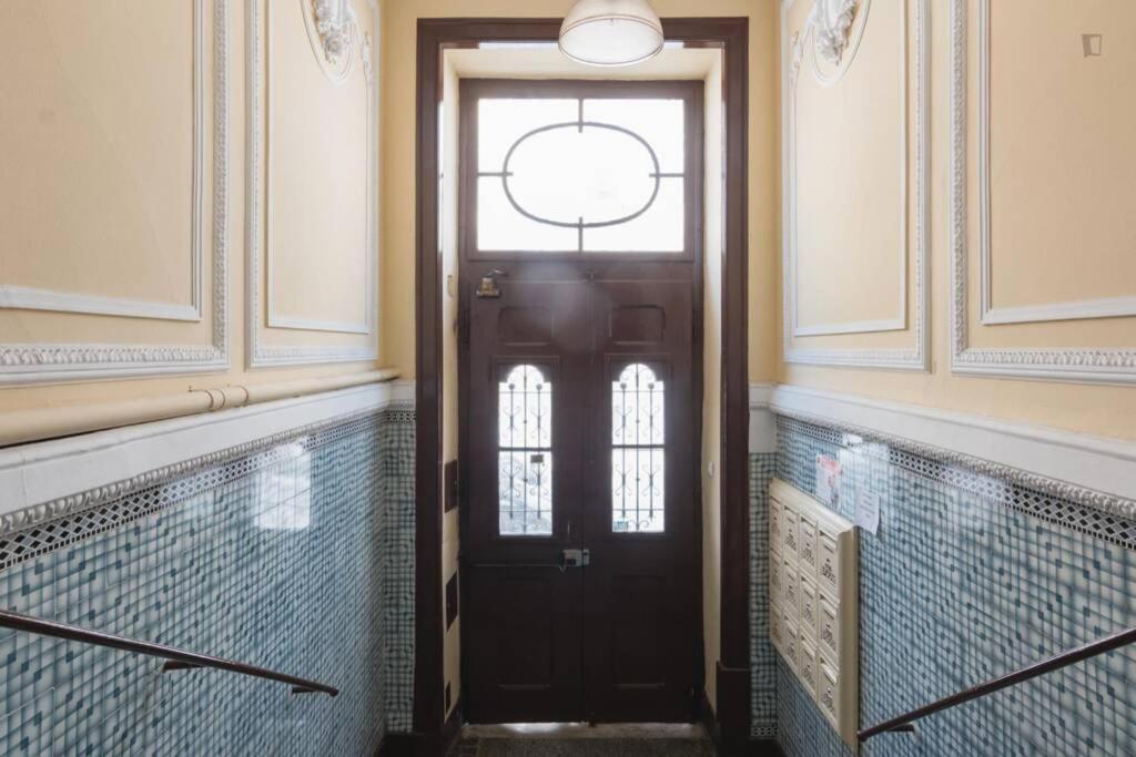 Sunny Terrace Apt, Close To Downtown! 2 Bedroom Flat Lisbon Luaran gambar