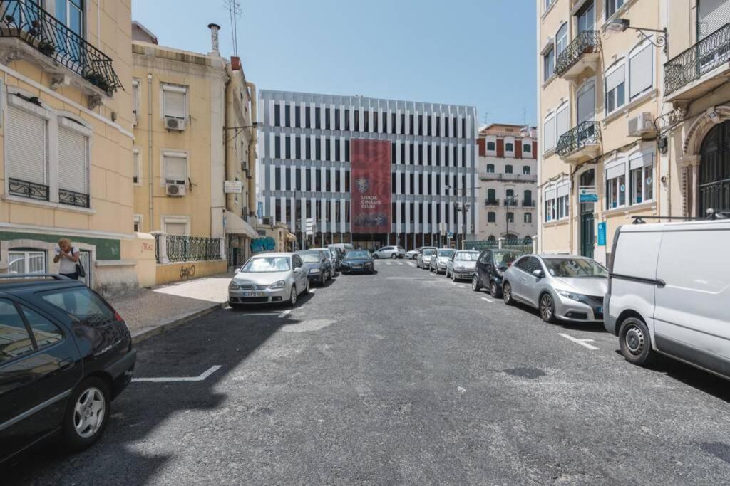Sunny Terrace Apt, Close To Downtown! 2 Bedroom Flat Lisbon Luaran gambar